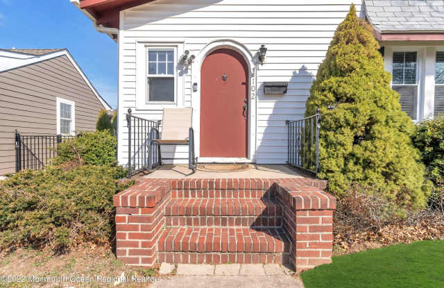 102 Dixon Avenue Gallery 2