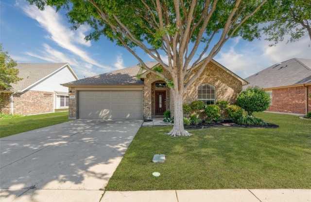 975 Crockett Drive - 975 Crockett Drive, Lavon, TX 75166