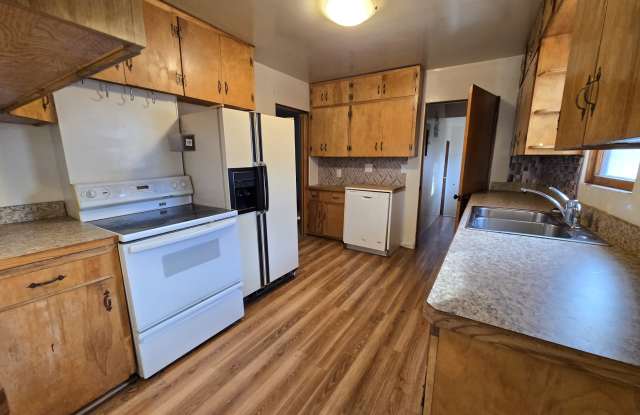 902 7th Ave N - 902 7th Avenue North, Great Falls, MT 59401