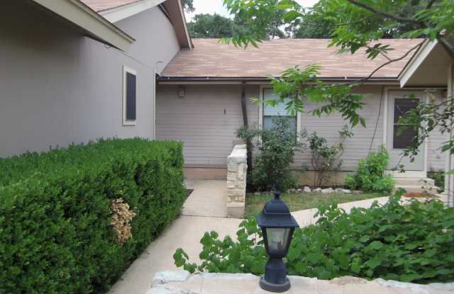 Cool duplex on large wooded lot in SW Austin photos photos