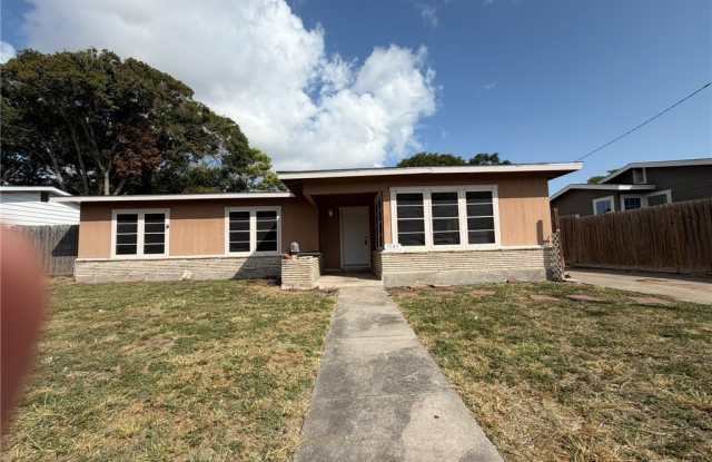 1545 Lea Lane Gallery 1