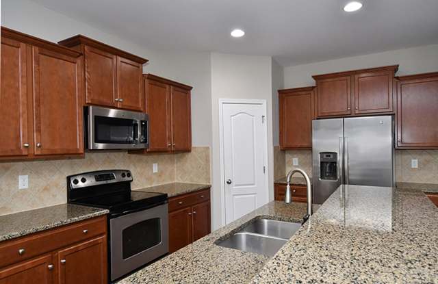 8204 Viewpoint Lane Professionally Managed by Select Real Estate photos photos