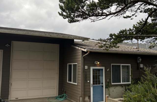 1007 Nw Lake St - 1007 Northwest Lake Street, Newport, OR 97365