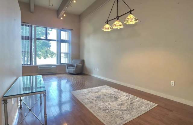 1500 Washington St Gallery 3