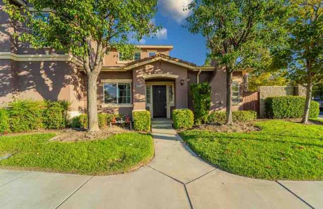 Gorgeous Town Home- Gated community- Pool Gallery 4