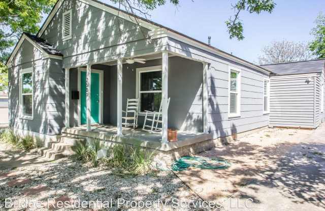 2509 McCart Gallery 2