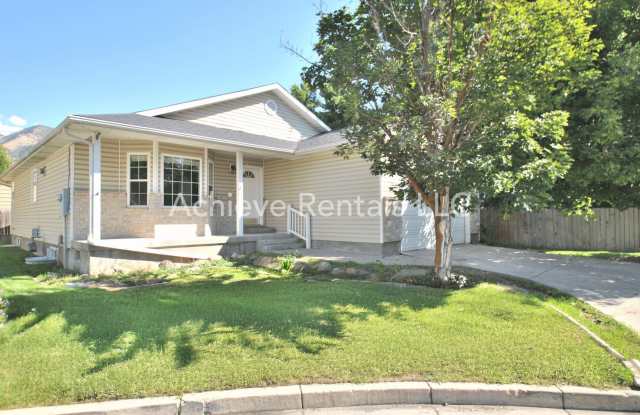 Hidden Retreat Near Wilson Elementary | Quiet Central Location photos photos
