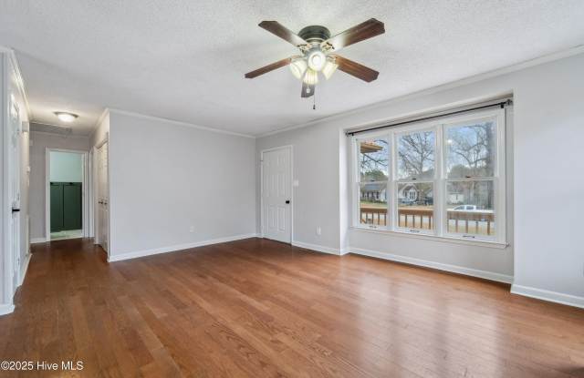 406 S Brookside Court Gallery 4