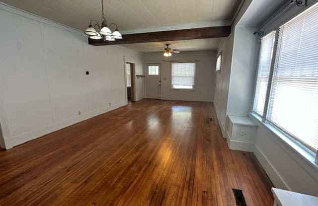 607 E. Kansas Gallery 2