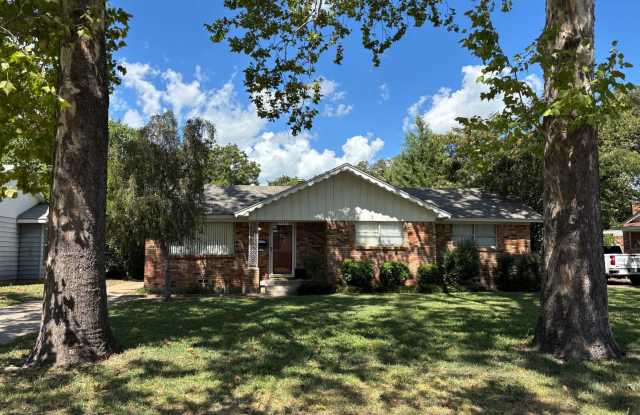 River Oaks Bungalow - 4826 Black Oak Lane, River Oaks, TX 76114