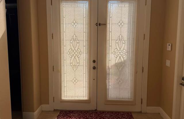 Beautiful 2 Story Pool Home with 4 Bedroom 3.5 Bathroom in Bellalago for Rent! Gallery 3
