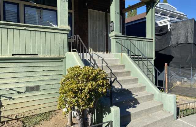 Cozy Upper Floor 2 Bedroom, 1 Bath Unit photos photos