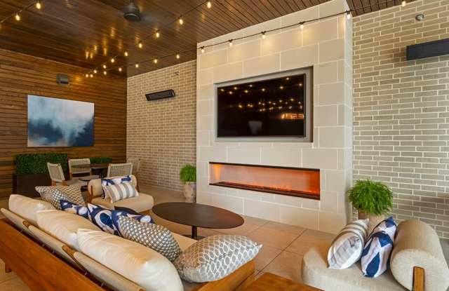 Pearl Rosemont Gallery 3
