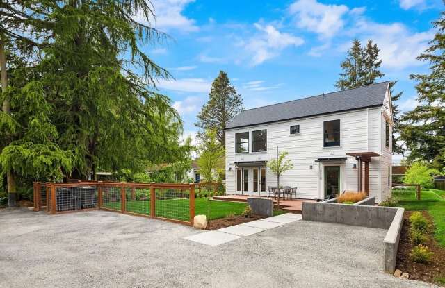 Modern Two-Bedroom House in Maple Leaf Neighborhood photos photos