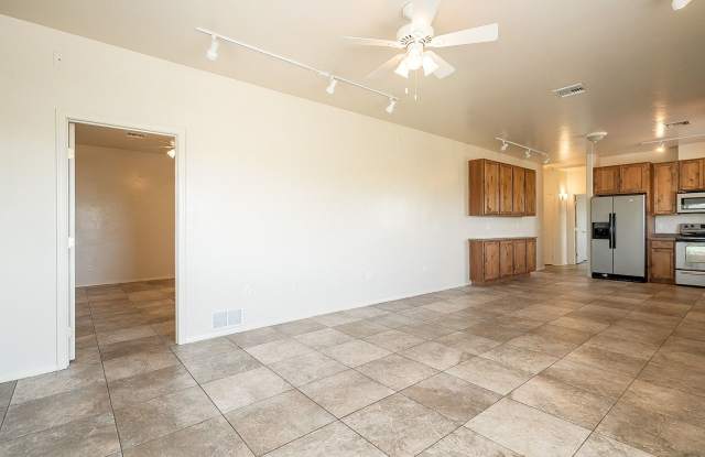 638-642 E. Lester St. ( 638-1, 638-2, 640-1, 640-2, 642-1, 642-2 ) Gallery 3