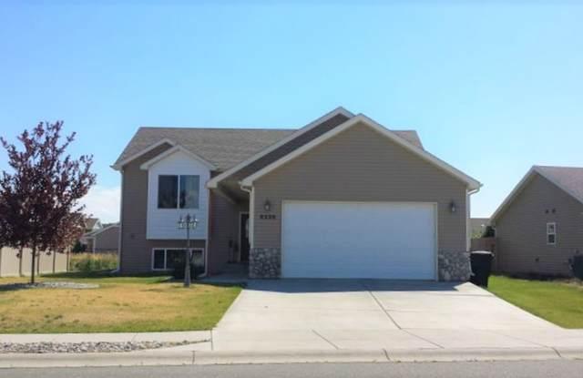 Stunning 4 Bedroom Home w/ Garage photos photos