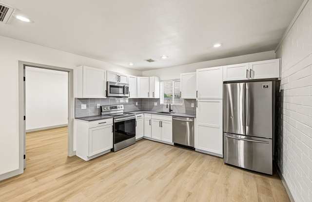 Gorgeous, Open Concept Two Bed Two Bath near Old Town Scottsdale! Gallery 1