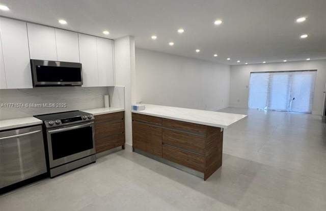 2221 NE 123rd St photos photos