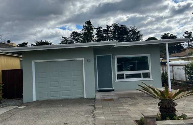 Updated 2 bedroom 1 bath home-One block to beach Gallery 1