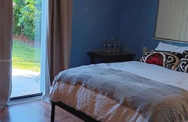 2560 SW 11th St - 2560 Southwest 11th Street, Boynton Beach, FL 33426 2560 SW 11th St - 2560 Southwest 11th Street, Boynton Beach, FL 33426