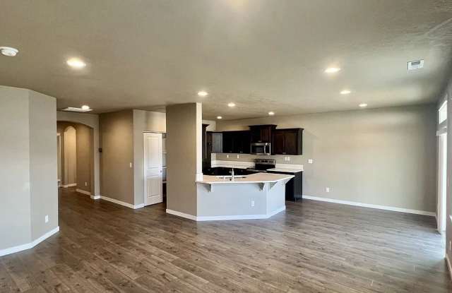 NEWER HOME for Lease!! RV Parking $2695 Gallery 4