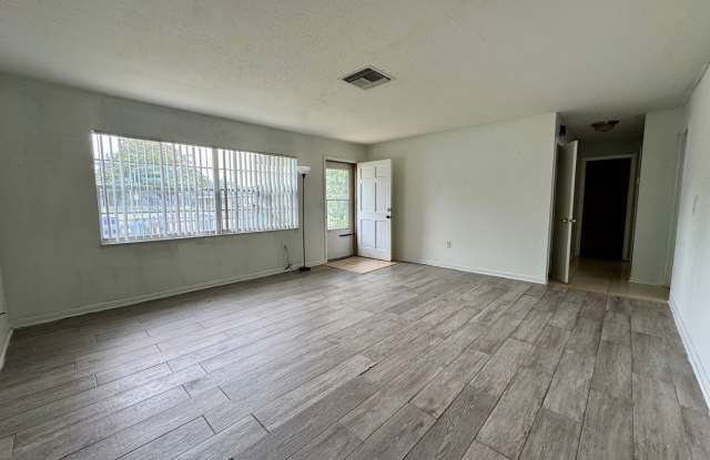 COMING SOON! Charming 2 Bedroom, 1 Bathroom Home – Minutes from Downtown Tavares! Gallery 4