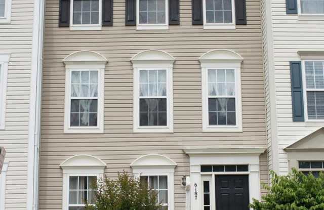 6187 LES DORSON LN - 6187 Les Dorson Lane, Kingstowne, VA 22315