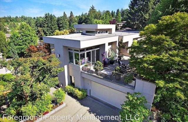 520 99th Ave SE - 520 99th Avenue Southeast, Bellevue, WA 98004