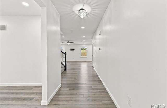 621 Falling Brook Drive Gallery 3
