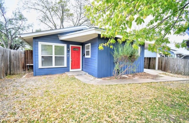 940 Prescott St - 940 Prescott Street, Kerrville, TX 78028