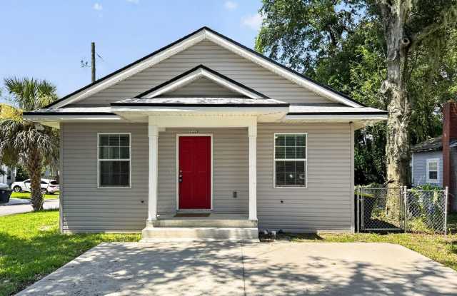 Bright & Spacious 3-Bedroom Home in St. Nicholas Area! photos photos