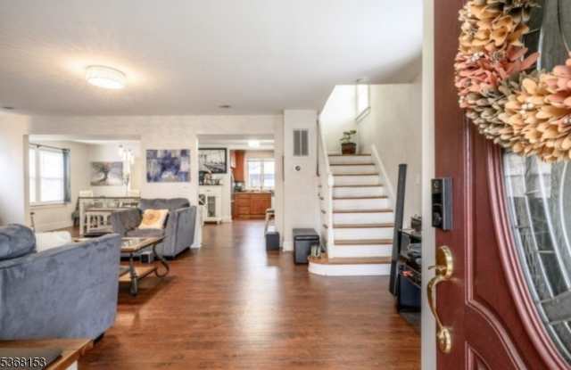 372 W Hazelwood Ave photos photos
