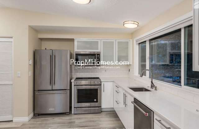 Updated 2 Bedroom Escape in Lake Oswego! photos photos