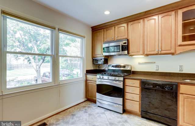 5309 LAKE COVE COURT Gallery 4