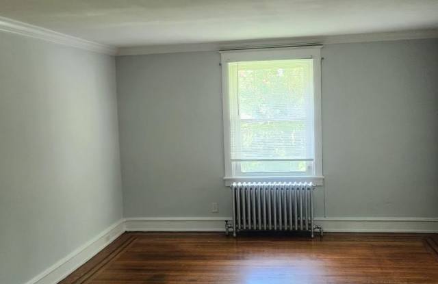 2114 KENMORE Avenue Gallery 2
