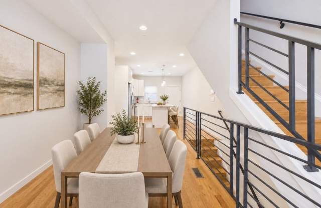 BEAUTIFUL BRIGHT 3 BED 2.5 BATH HOME WITH PARKING AVAILABLE NOW Gallery 4