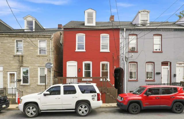 3 Bed, 1 Bath Available Now! Gallery 1