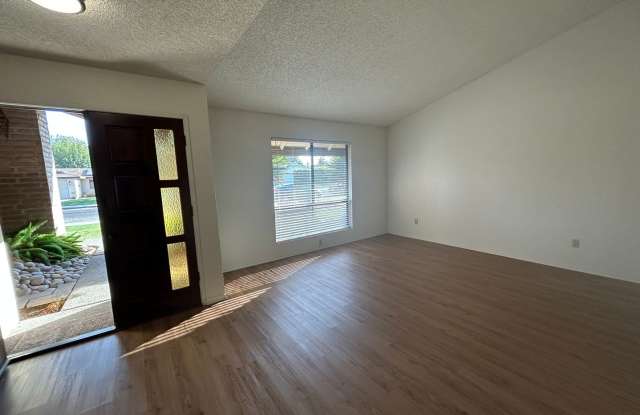 Spacious 3 bedroom, 2 bath home Gallery 4