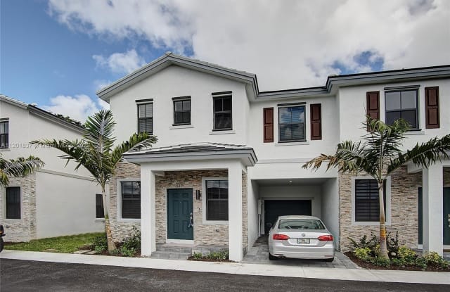 550 SW 19th Terrace - 550 SW 19th Ter, Fort Lauderdale, FL 33312