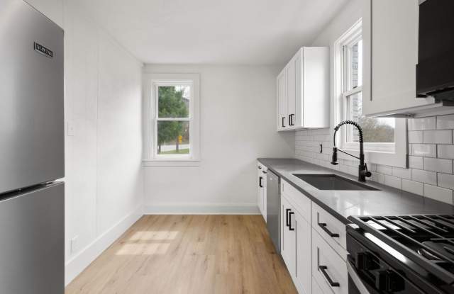 AVAILABLE NOV 1ST!! RENOVATED 2-bedroom END UNIT in Dormont! Gallery 4
