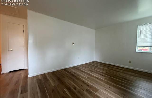 2522 Beacon Street Gallery 3