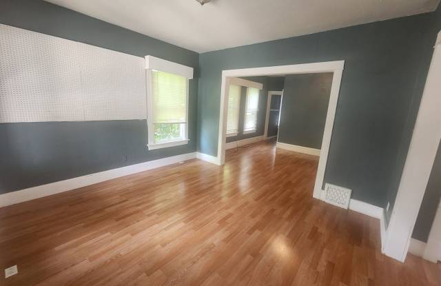 Huge 5 bed 2 bath home for rent photos photos