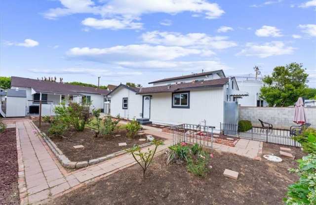 1 Bedroom 1 Bath Detached House for Rent in Uptown Whittier photos photos