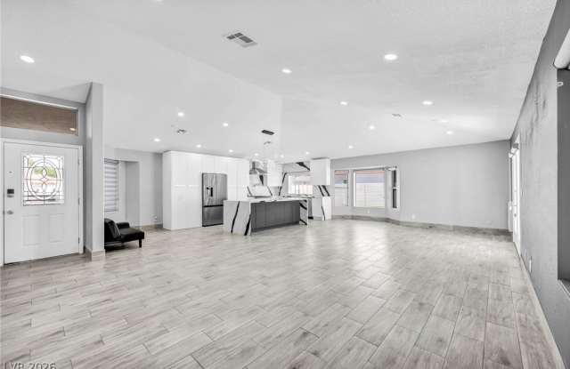 3000 Blue Fin Circle Gallery 3