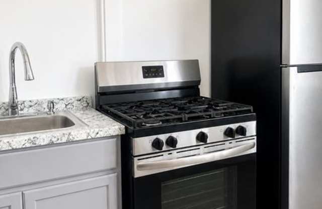 476 Hudson Avenue - 3 photos photos 476 Hudson Avenue - 3 photos photos