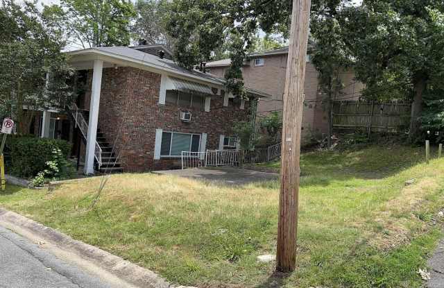 220 N Taylor Gallery 2