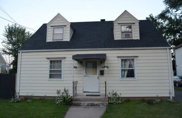 Single Family Home with Large Yard 4 bedrooms! photos photos