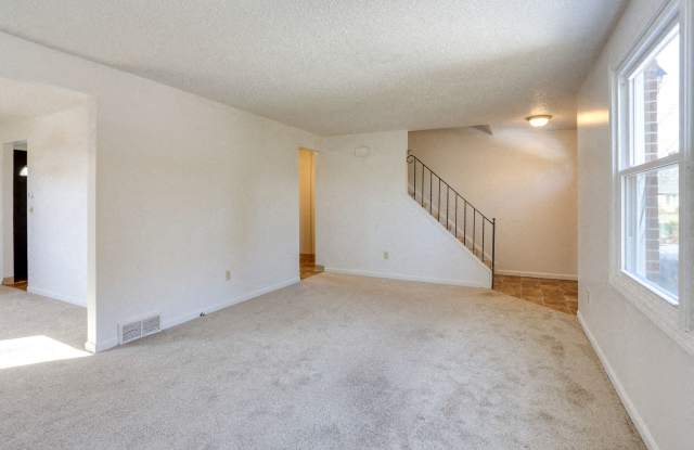 383/385 Kaymar Drive Gallery 2