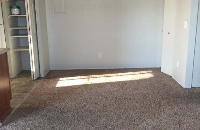 1211 W Ivy Ave photos photos