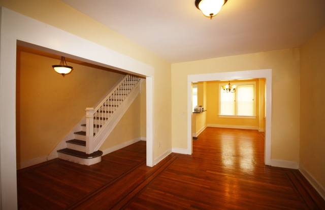 HUGE 5 BEDROOM HOME ACCEPTING 4 BEDROOM VOUCHER AND $99 SECURITY DEPOSIT! Gallery 4